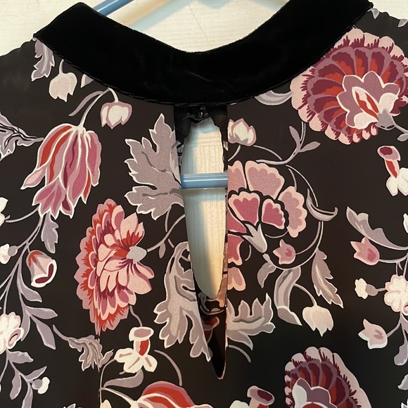 Loft floral blouse with keyhole in front and back - Picture 4 of 5